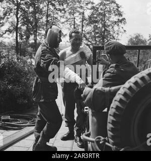Enregistrements de films pour ¨Leur est la gloire¨ (Bataille d'Arnhem) Extras dans le film Date: 1945 lieu: Arnhem, Gueldre mots clés: Films, World War II institution name: Battle of Arnhem Banque D'Images
