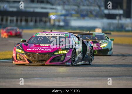 Daytona Beach, Floride, États-Unis. 25 janvier 2020. Les courses automobiles Meyer Shank Racing avec Trottoir-Agajanian Acura NSX GT 3 pour la position du Rolex 24 À Daytona au Daytona International Speedway à Daytona Beach, en Floride. (Image De Crédit : © Logan Arce/Asp) Banque D'Images