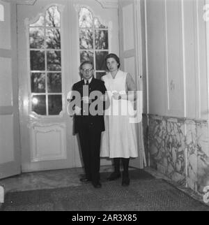 Stichting 1940-1945 Herstellingsoorden. Le Palais Royal Het Loo sera un sanatorium. Fondation 1940-1945 Herstellingsoorden Annotation: Travailleur souterrain aveugle inclus dans le palais donné par la reine Wilhelmina comme hôpital Date: 13 novembre 1945 lieu: Apeldoorn, Gueldre mots clés: Sites de rétablissement, maison royale, patients, sanatoria, World War II Nom de l'institution: Paleis Het Loo, Stichting 1940-1945 Banque D'Images