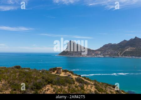 Vue à couper le souffle sur le Chapman's Peak près de l'océan capturé En Afrique du Sud Banque D'Images