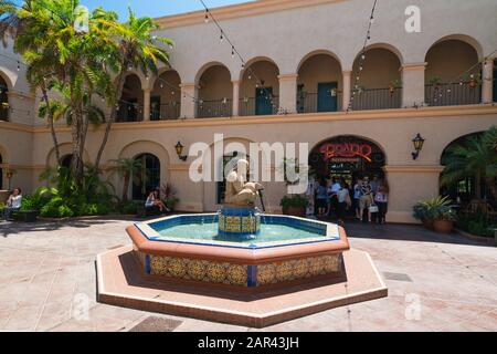 San Diego, Californie/États-Unis - 12 août 2019 le restaurant Prado et la fontaine dans la cour du restaurant Prado, Balboa Park, San Diego, CA Banque D'Images