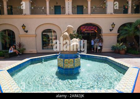 San Diego, Californie/États-Unis - 12 août 2019 le restaurant Prado et la fontaine dans la cour du restaurant Prado, Balboa Park, San Diego, CA Banque D'Images