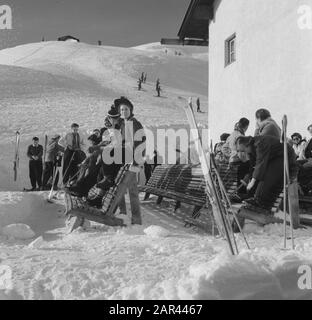 Famille royale à Sankt Anton. Sports d'hiver Date: 29 décembre 1950 lieu: Autriche, Tyrol mots clés: Tourisme, sports d'hiver Banque D'Images