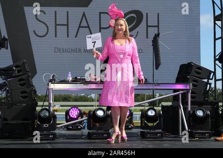 Hallandale BEACH, FL - 25 JANVIER : les clients assistent à la série sur invitation du championnat du monde de la coupe Pegasus 2020 au parc Gulfstream le 25 janvier 2020 à Hallandale, en Floride. Personnes: Invités Banque D'Images