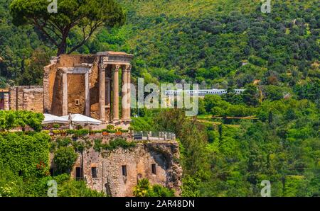 Site touristique local de Rome de Tivoli - Latium région d'Italie - Temple de Vesta Circulaire Temple symbole du temple romain Banque D'Images