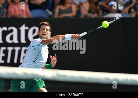 Melbourne, Australie. 26 janvier 2020. 2ème SEED NOVAK DJOKOVIC (SRB) en action contre le 14ème SEED DIEGO SCHWARTZMAN (ARG) sur Rod laver Arena dans un Match De quatrième tour des femmes Le 7 jour de l'Open d'Australie 2020 à Melbourne, Australie. Sydney Low/Cal Sport Media. Djokovic a gagné 63 64 64. Crédit: Csm/Alay Live News Banque D'Images