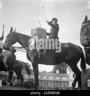 Partis d'équitation Princesses à cheval Date: 19 septembre 1947 mots clés: Princesses, cavaliers Banque D'Images