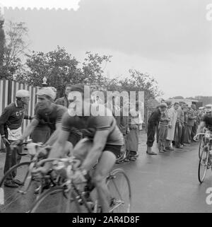 Championnats Du Monde De Cyclisme Sur Route 1957 Professionnels. En route sur le cours Date: 18 août 1957 lieu: Belgique, Waregem mots clés: Cyclisme Banque D'Images