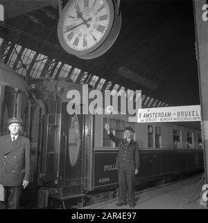 Premier train Pullman à Bruxelles Date: 5 décembre 1945 lieu: Amsterdam, Bruxelles mots clés: Chemins de fer, trains Nom personnel: Pullman Banque D'Images