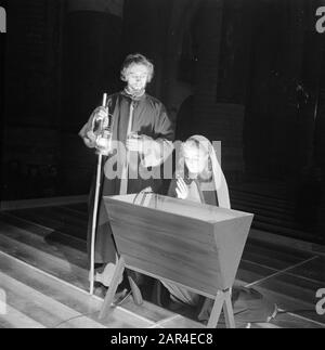 Jeu de Noël dans le Grand ou Saint-Bavokerk à Haarlem Date: 17 décembre 1945 lieu: Haarlem, Noord-Holland mots clés: Jeu de Noël Banque D'Images
