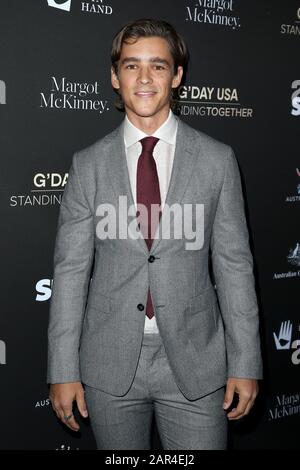 Brenton Thwaites assiste au G'ay USA 2020 tenu à l'hôtel Beverly Wilshire Four Seasons le 25 janvier 2020 à Beverly Hills, Californie, États-Unis. (Photo de Art Garcia/Sipa USA) Banque D'Images