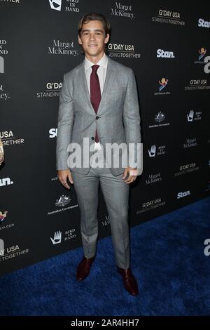 Brenton Thwaites assiste au G'ay USA 2020 tenu à l'hôtel Beverly Wilshire Four Seasons le 25 janvier 2020 à Beverly Hills, Californie, États-Unis. (Photo de Art Garcia/Sipa USA) Banque D'Images