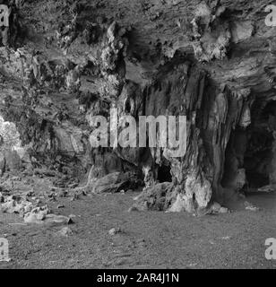 Voyage au Suriname et aux Antilles néerlandaises grotte De Dripstone Boca Spelonk sur Bonaire Date: 1947 lieu: Bonaire, Antilles néerlandaises mots clés: Grottes Banque D'Images