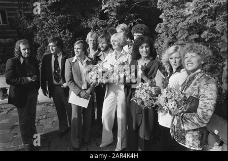 Prix des étons populaires; de l.n.n. Hans Vermeulen, Han Peekel, Don Quishocking (Derrière Robert Long), Shirley, Anita Meyer Et Conny Vandenbosch. Date 13 Octobre 1977; Banque D'Images