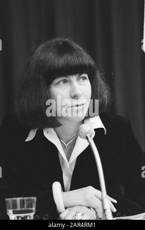 Evert Vermeer Foundation of PvdA organisé à Hilvers conférence sous la devise Werk, également dans le tiers monde; Leonie van Bladel (Head) Date: 17 février 1979 lieu: Hilversum mots clés: Conférences Nom de l'institution: PvdA Banque D'Images