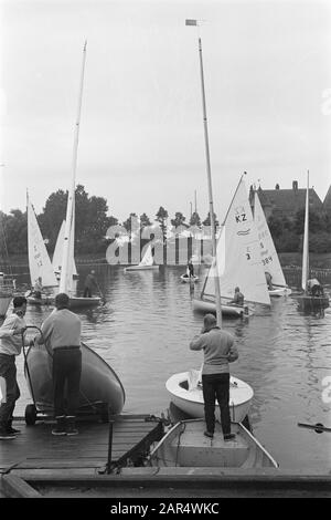 Fin Gold Cup 1963 sur IJsselmeer à Medemblik. Les deux participants russes ont quitté Chuchelov et droite Mankin Date : 15 août 1963 lieu : Ijsselmeer, Medemblik mots clés : voile Banque D'Images