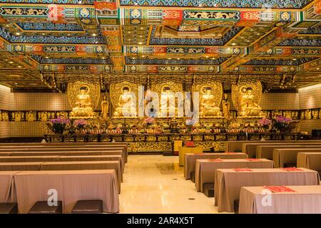 Grand Hall Des Dix Mille Bouddhas, Monastère De Po Lin, Hong Kong Banque D'Images