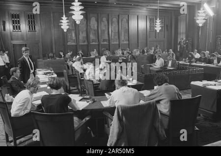 City Council Amsterdam se réunit sur le rapport comité Herweijer stadhuis/musitheater Date: 29 juin 1988 lieu: Amsterdam, Noord-Holland mots clés: Politique, City halls Nom personnel: Herweijer Banque D'Images