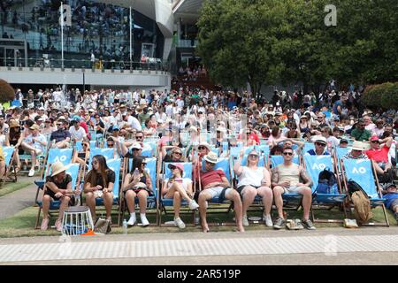 Melbourne Park, Victoria, Australie. 26 janvier 2020. Jour 7 - UNE Foule Énorme Regarder l'action en direct sur le grand écran.image crédit: Brett keating/Alay Live News Banque D'Images