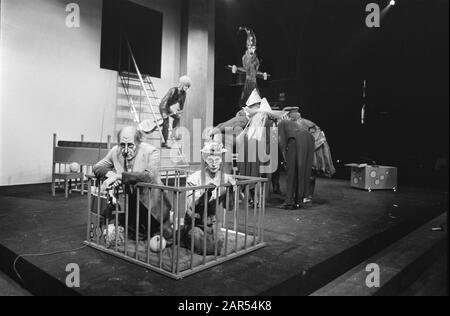 La Hague Comedy ouvre un nouveau théâtre chaud à la Haye. Numéros 9.10 Foyer Date: 30 Octobre 1969 Lieu: La Haye, Zuid-Holland Mots Clés: Comédies, Ouvertures, Théâtres Banque D'Images