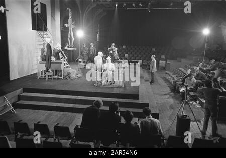 La Hague Comedy ouvre un nouveau théâtre chaud à la Haye. Numéros 17.18 Théâtre intérieur Date: 30 octobre 1969 lieu: La Haye, Zuid-Holland mots clés: Comédies, intérieur, ouvertures, théâtres Banque D'Images