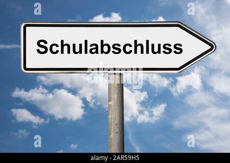 Photo détaillée d'un panneau avec l'inscription Schulabschluss (certificat de départ scolaire) Banque D'Images