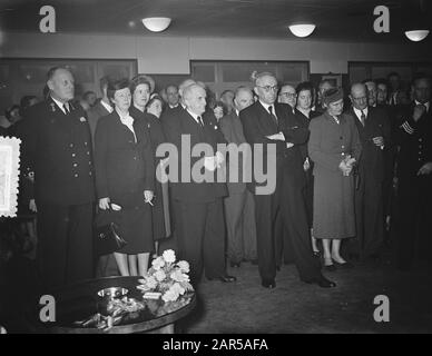 Lancement du chasseur de sous-marins Groningue Date: 9 janvier 1954 mots clés: Lancement, chasseurs de sous-marins Nom personnel: Groningue Banque D'Images