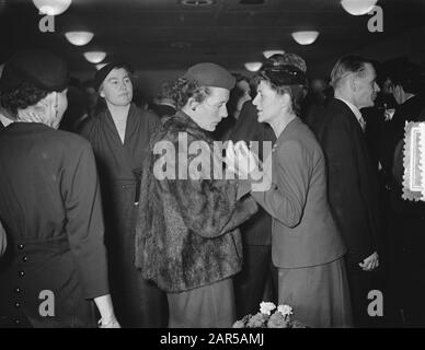 Lancement du chasseur de sous-marins Groningue Date: 9 janvier 1954 mots clés: Lancement, chasseurs de sous-marins Nom personnel: Groningue Banque D'Images