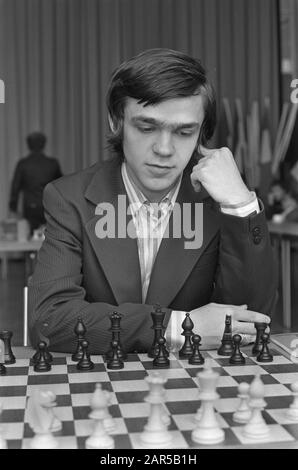 IBM Chess Tournament en RAI; nr. 8, 9 Ree, nr. 10, 11 Ribli (Hongrie) Date: 16 Juillet 1974 Lieu: Hongrie Mots Clés: Chess Institution Nom: Ibm Chess Tournament Banque D'Images