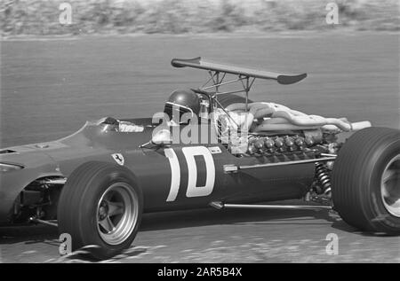 Formation Au Grand Prix 68 Zandvoort. Numéro 30 Jackie Lokx (Ferrari). Banque D'Images