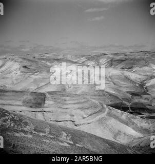 Moyen-Orient 1950-1955 : Jordanie Dans le désert de Judée Annotation: Au moment de l'enregistrement, cette région était en Jordanie Date: 1950 lieu: Israël, Jordanie mots clés: Panorama, déserts Banque D'Images