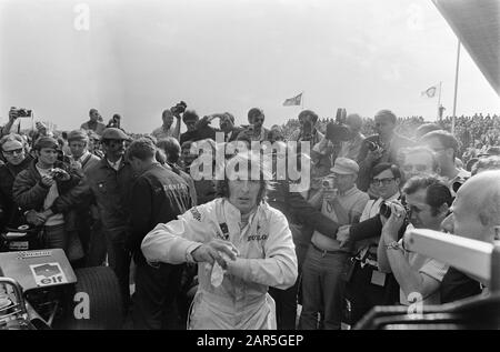 Grand Prix van Nederland 1969 Formule I à Zandvoort Jackie Stewart immédiatement après la course Date: 21 juin 1969 lieu: Noord-Holland, Zandvoort mots clés: Pilotes de course, courses automobiles Nom personnel: Stewart, Jackie Banque D'Images