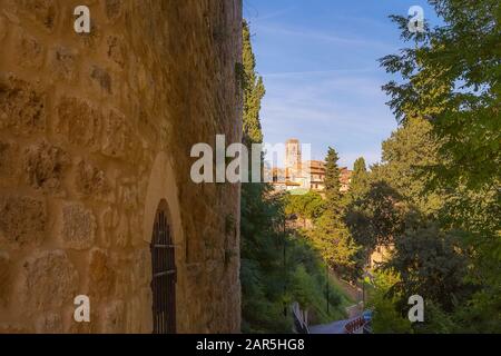 San Gimignano, Toscane, Italie vieux mur et tour de medeival dans la ville toscane typique Banque D'Images