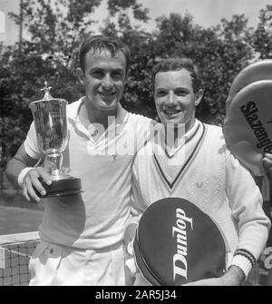 Tennis À Hilversum, John Newcombe Et Tom Okker; Banque D'Images