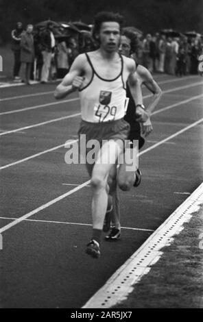 Jos Hermens améliore le record du monde dix miles d'anglais sur Papendal; Jos Hermens durant sa course Date: 14 septembre 1975 mots clés: Athlétisme, records du monde Nom personnel: Jos Hermens Nom de l'institution: Papendal Banque D'Images