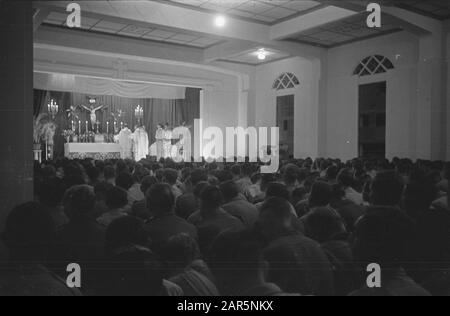 Christmas Postweg/Catholic Church Service culte catholique dans un théâtre ou un cinéma Date: 2 décembre 1946 lieu: Bogor, Indonésie, Hollandais East Indies Banque D'Images