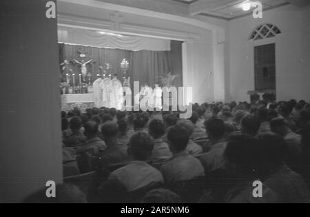 Christmas Postweg/Catholic Church Service culte catholique dans un théâtre ou un cinéma Date: 2 décembre 1946 lieu: Bogor, Indonésie, Hollandais East Indies Banque D'Images