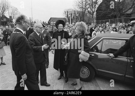 Christian Institute for sourd Youth Effatha ouvert ses portes à Zoetermeer par Juliana et Beatrix Queen Beatrix et Princess Juliana Date d'arrivée: 2 novembre 1981 lieu: Zoetermeer, Zuid-Holland mots clés: Queens, ouvertures, princesses Nom personnel: Beatrix, Queen, Juliana (Queen Pays-Bas), Juliana, princesse Banque D'Images