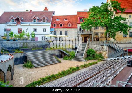 Théâtre de la ville ouvert dans la vieille ville de Tallinn, Estonie Banque D'Images