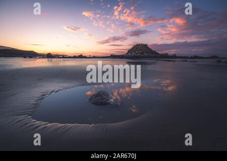 Monkey Island au coucher du soleil, Nouvelle-Zélande. Banque D'Images