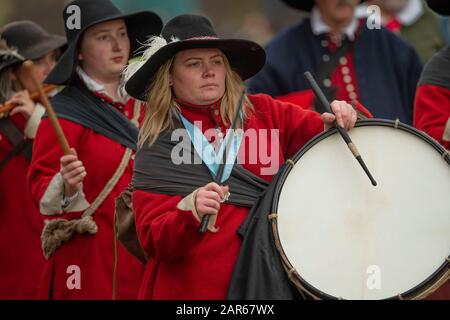 Westminster, Londres, Royaume-Uni. 26 janvier 2020. La Marche annuelle et la Parade de de l’Armée du Roi suivent la route empruntée par Charles I depuis le palais St James sur le centre commercial jusqu’à la place de son exécution à La salle De Banquet de Whitehall, Londres avec plusieurs centaines de soldats et de campeurs dans cette récréation moderne de l'Armée royale des guerres civiles anglaises. Crédit : Malcolm Park/Alay Live News. Banque D'Images