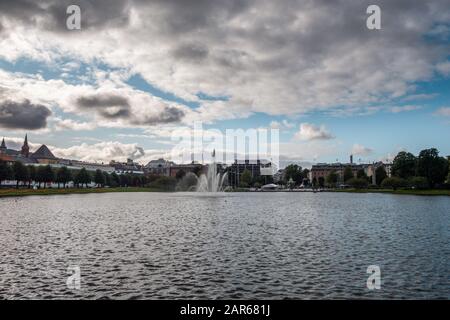 Éditorial 09.03.2019 Bergen Norvège le parc Byparken au milieu de la ville avec le lac Lungegårdsvannet, même connu sous le nom de Smålungeren Banque D'Images