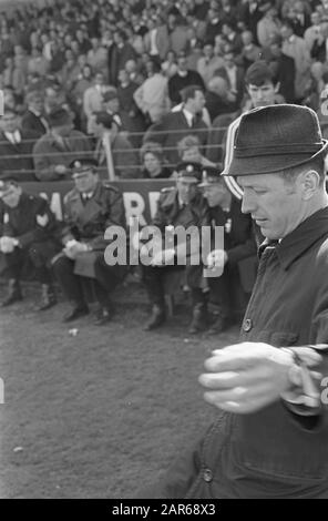 Kurt Linder, entraîneur Xerxès DHC Date: 30 mars 1968 mots clés: Sport, entraîneurs, football Nom De La Personne: Linder, Kurt Nom de l'institution: Xerxès/DHC Banque D'Images