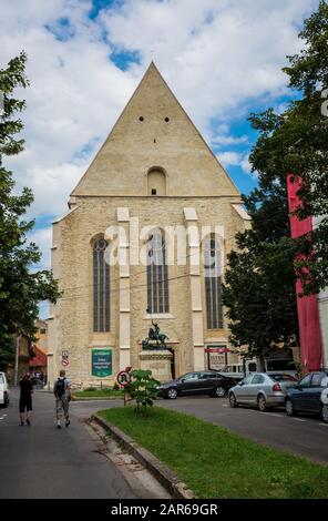 Église calviniste réformée de Transylvanie à Cluj Napoca, deuxième ville la plus peuplée en Roumanie Banque D'Images