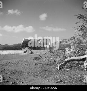 Voyage au Suriname et aux Antilles néerlandaises Maison de campagne à Curaçao, peut-être Jan de Kock Date: 1947 lieu: Curaçao mots clés: Maisons de pays Nom de l'institution: Santa Cruz Banque D'Images