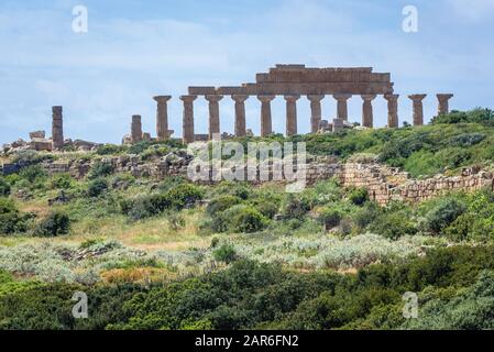 Ruines du Temple C - le temple Apollo dans l'Acropole de Selinunte ancienne ville grecque sur la côte sud-ouest de la Sicile en Italie Banque D'Images