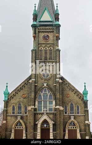 site touristique de la tour de l'église et de l'entrée dans le quartier du village de lincoln de milwaukee wisconsin Banque D'Images