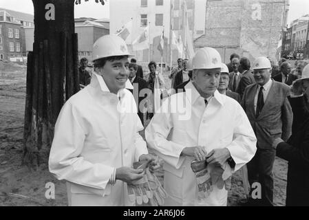 Ministre Nijpels et président de la Chambre Dolman au début du nouveau bâtiment Date: 30 août 1988 mots clés: Nouveau BÂTIMENT, présidents de la Chambre, ministres Nom personnel: Nijpels, Ed : Evers, Joost/Anefo Banque D'Images