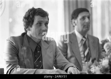 Nouvelle section du conseil d'administration payé football KNVB Date : 19 novembre 1977 mots clés : sport, football Nom de l'institution : KNVB Banque D'Images