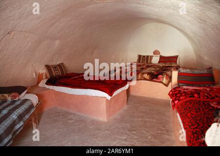 Chambre de l'hôtel souterrain Sidi Idriss à Matmata, en Tunisie, où une partie du film Star Wars a été filmée. Banque D'Images